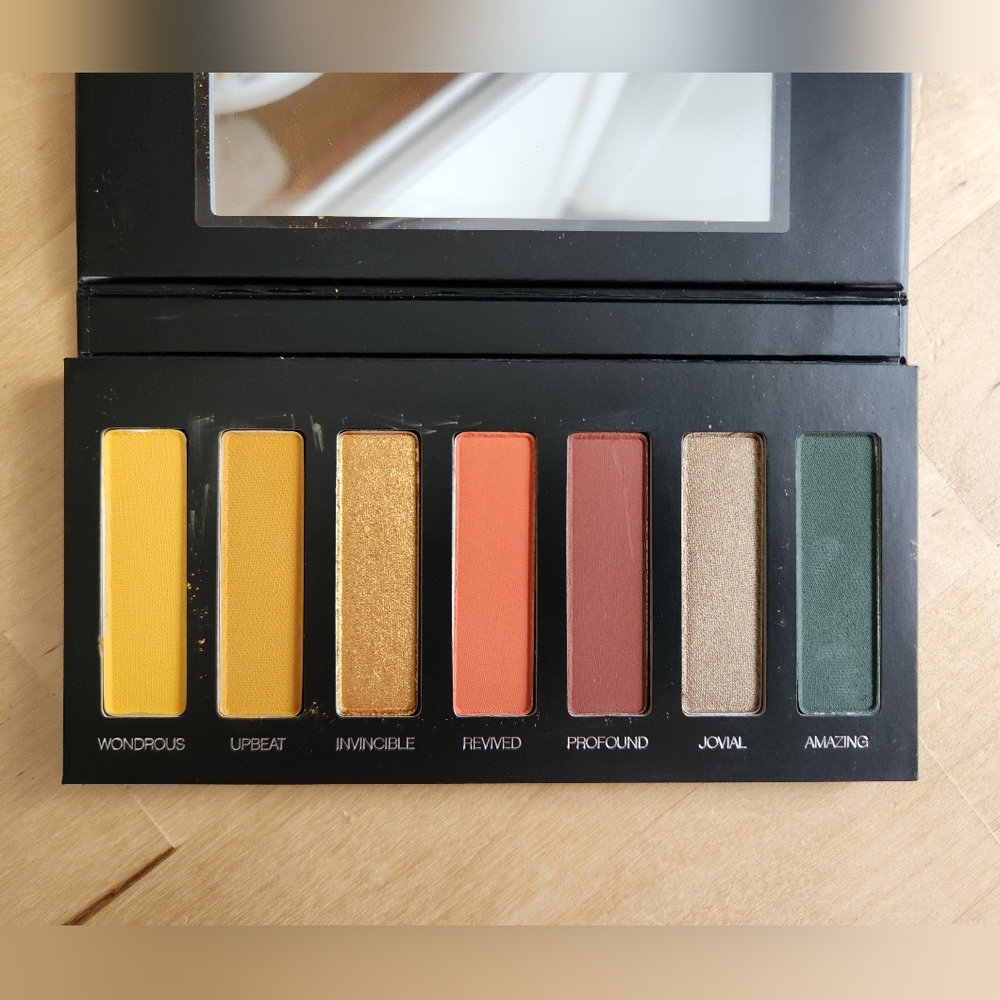 Younique Moodstruck Addiction Shadow Palette 8